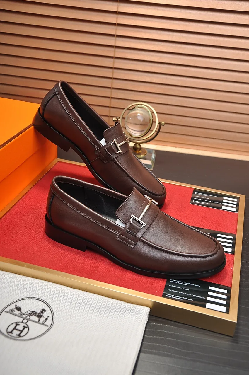 Men's shoes💰460💶[HERMES] (sheepskin lining)🍀Italian top luxury🍀He does not pursue novel styles and gorgeous colors, but attracts the favor of successful men with his flawless, elegant and classic style. Formal leather shoes This very comfortable, simple and stable style allows you to easily match any style! The pattern is absolutely 1:1 refined from the original case, and we strive for excellence in materials, imported cowhide + sheepskin lining💪💪💪extraordinary texture👍! .Black Brown Size: 38-45 (45 customized)